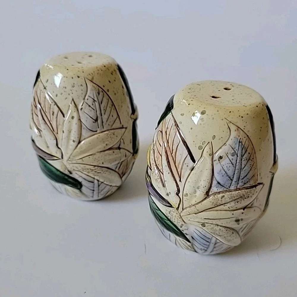 Island Plantations 2004 Bird of Paradise Glazed Ceramic Salt Pepper Shakers Pair